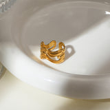 Anello dorato regolabile con design ondulato - Golden Wave Embrace