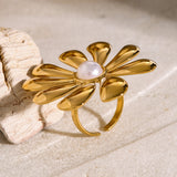 Anello a Fiore Dorato con Perla Centrale - Golden Blossom