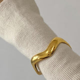 Bracciale Rigido Dorato Ondulato - Golden Wave