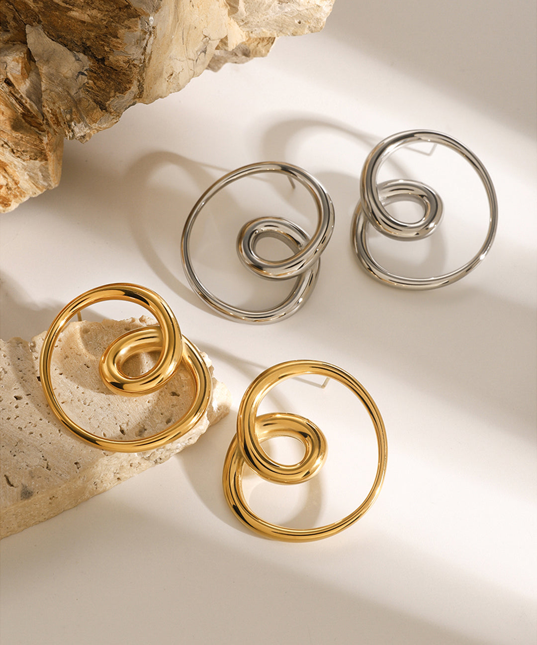 Orecchini a cerchio intrecciato minimalista - Spirale dell'Eternità